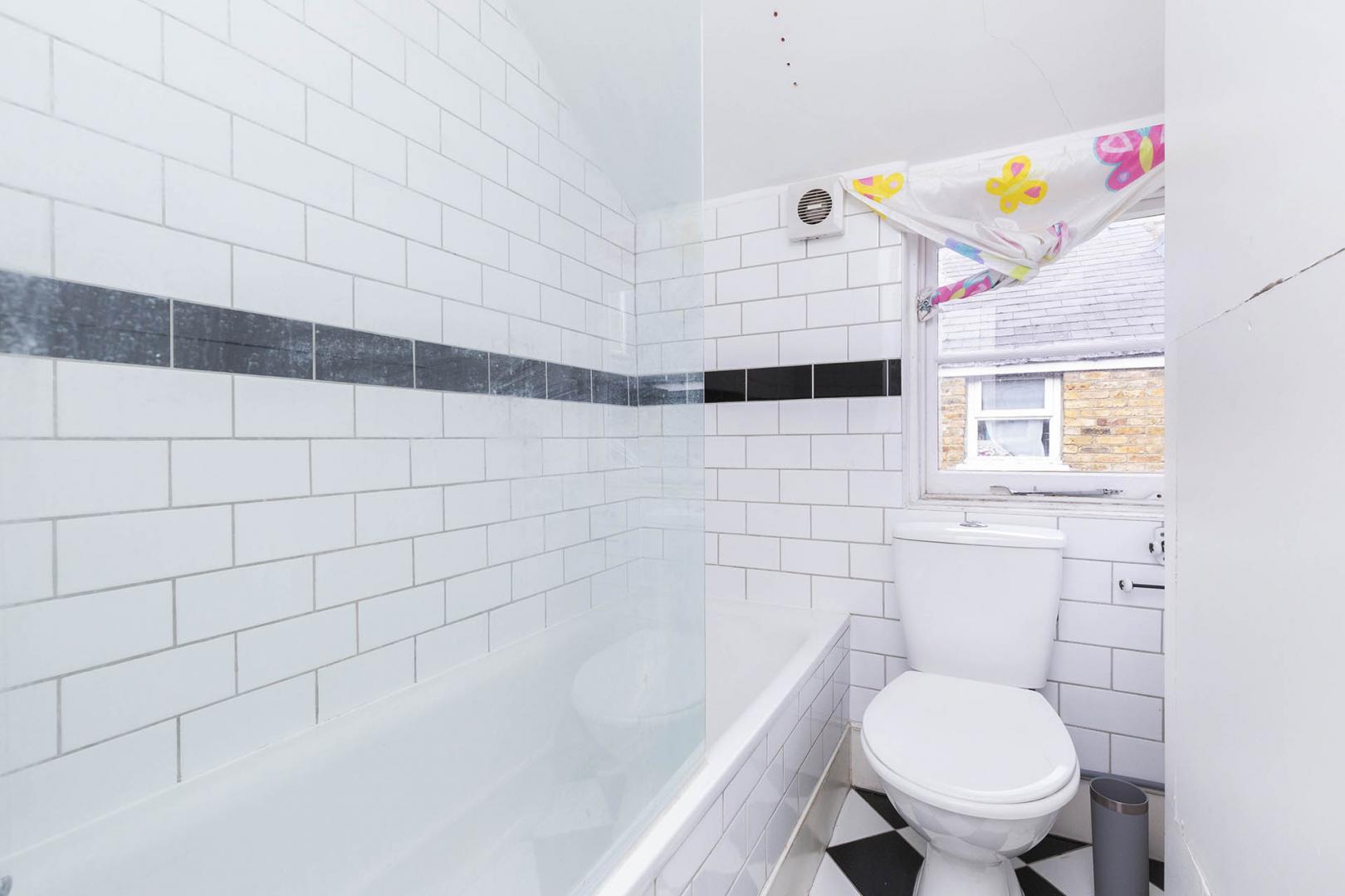 			Studio Apartment, 1 bath, 1 reception Flat			 Teignmouth Road, Willesden Green